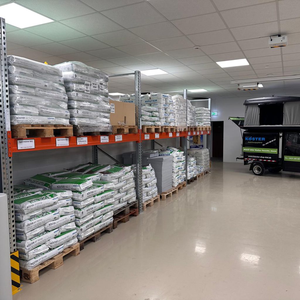 Koester-Shop-Buedelsdorf-Innen-Hinten-Links